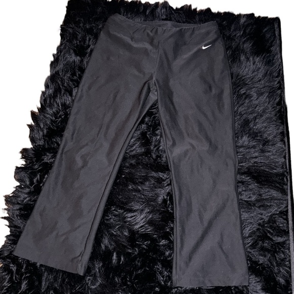 Black Nike  Dry-Fit Wide Leg Capri Leggings M - Picture 1 of 12